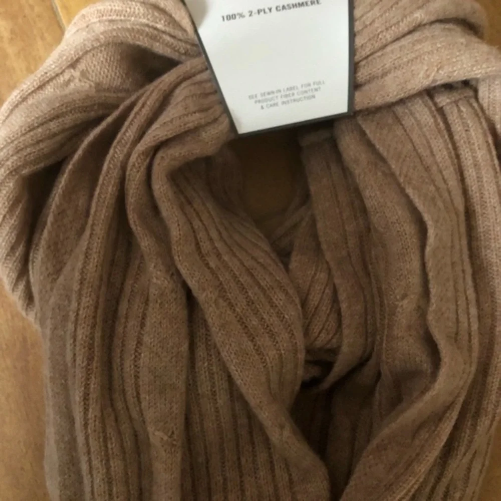 Martha Stewart luxury 2-ply cashmere light tan infinity scarf new‎